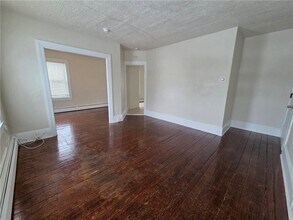 292 Pleasant St in East Providence, RI - Foto de edificio - Building Photo