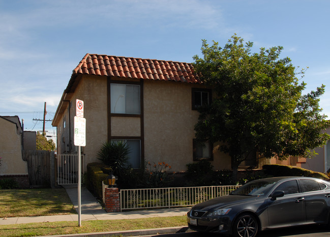 838 N Mansfield Ave in Los Angeles, CA - Building Photo - Building Photo