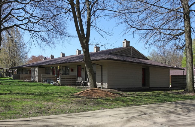 Madison Place Apartments in Madison, OH - Building Photo - Building Photo