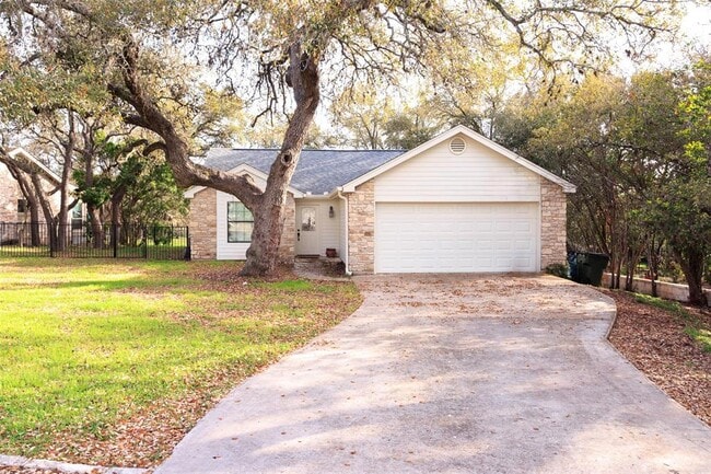 34 Pebblebrook Ln in Wimberley, TX - Building Photo - Building Photo