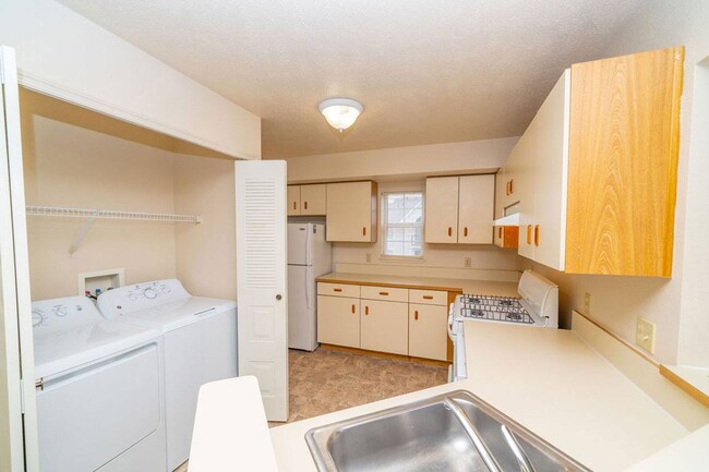 Tracy Creek Apartment Homes in Perrysburg, OH - Foto de edificio - Building Photo