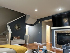 655 MacArthur Blvd in San Leandro, CA - Foto de edificio - Building Photo