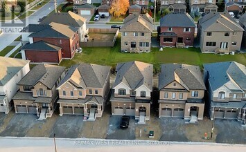 7 Stennett Dr in Georgina, ON - Building Photo - Building Photo