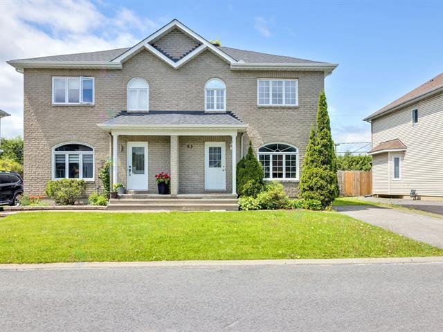 property at 93 Rue des Abénaquis