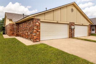 231 Barrett Pl in Edmond, OK - Building Photo