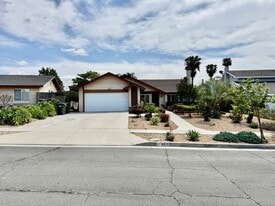 907 Candy Dr in Corona, CA - Building Photo