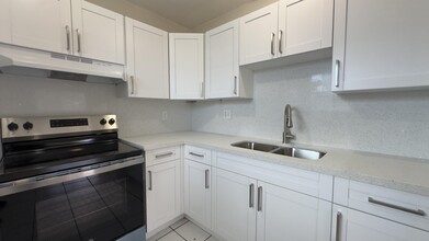 574 Holly Dr in Palm Beach Gardens, FL - Building Photo - Building Photo