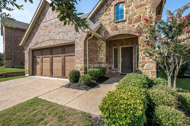 313 Sir Brine Dr in Lewisville, TX - Building Photo - Building Photo