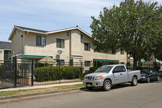 The Chestnut Apartments in Fresno, CA - Building Photo - Building Photo