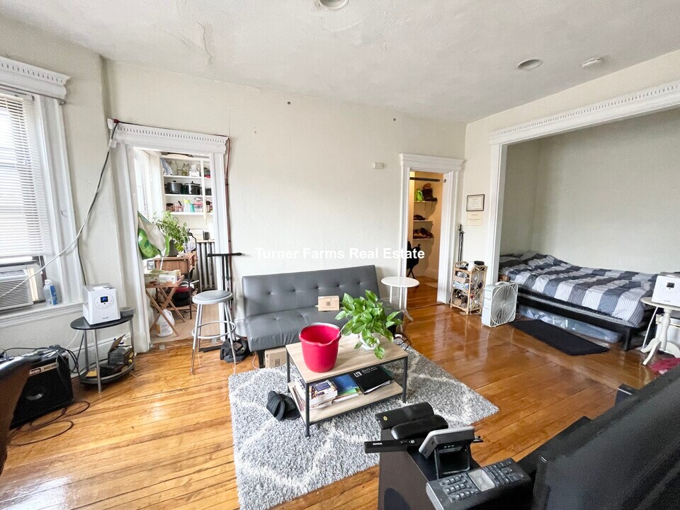142 Hemenway St, Unit 11 in Boston, MA - Building Photo