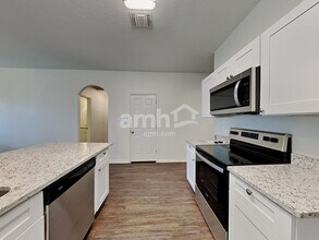 9926 Sun Ml in San Antonio, TX - Building Photo - Building Photo