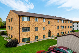 Campus Edge Apartments in Fargo, ND - Foto de edificio - Building Photo