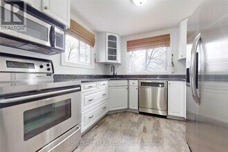 213 Hickling Trail in Barrie, ON - Building Photo - Building Photo