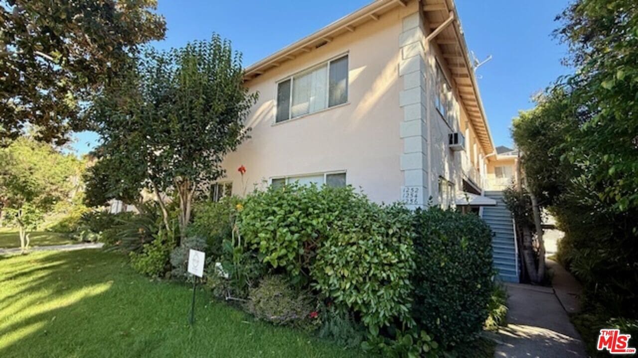 1254 Smithwood Dr in Los Angeles, CA - Building Photo
