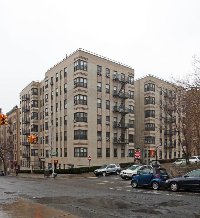 499 Fort Washington Avenue in New York, NY - Building Photo