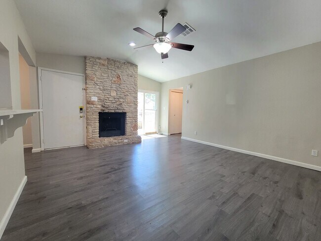 907 Bird Creek Dr in Austin, TX - Building Photo - Building Photo