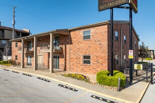 Maplewood Place in Joplin, MO - Building Photo