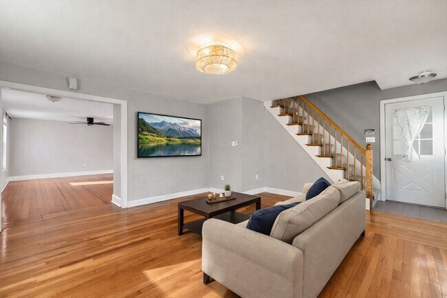 12 Wright St in Stoneham, MA - Building Photo - Building Photo