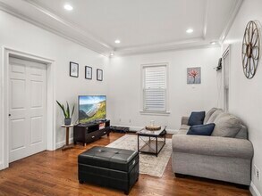 4 George St, Unit 1 in Somerville, MA - Building Photo - Building Photo