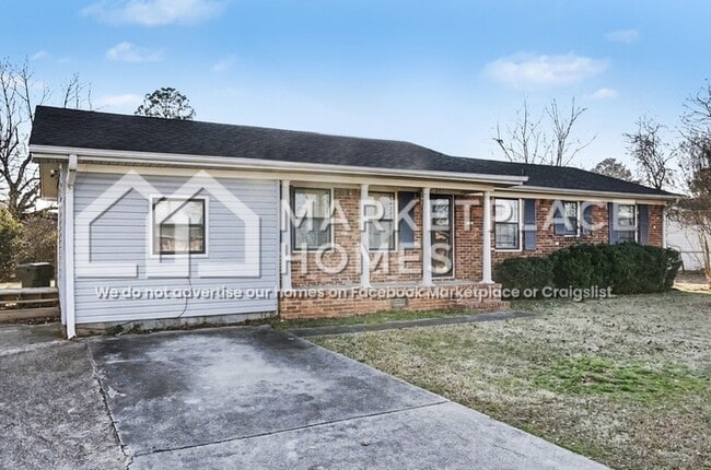 201 Larkwood Dr SW in Decatur, AL - Building Photo - Building Photo