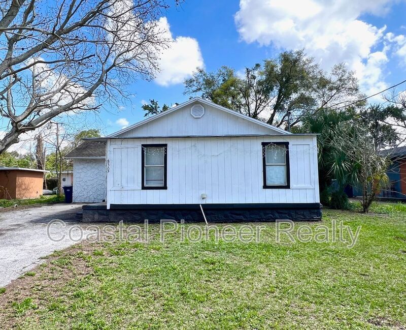 8307 N Semmes St in Tampa, FL - Building Photo