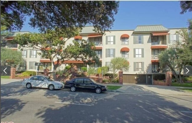 property at 330 S Mentor Ave