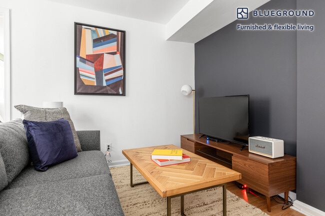 1826 Vernon St NW, Unit FL-1-ID178 in Washington, DC - Foto de edificio - Building Photo