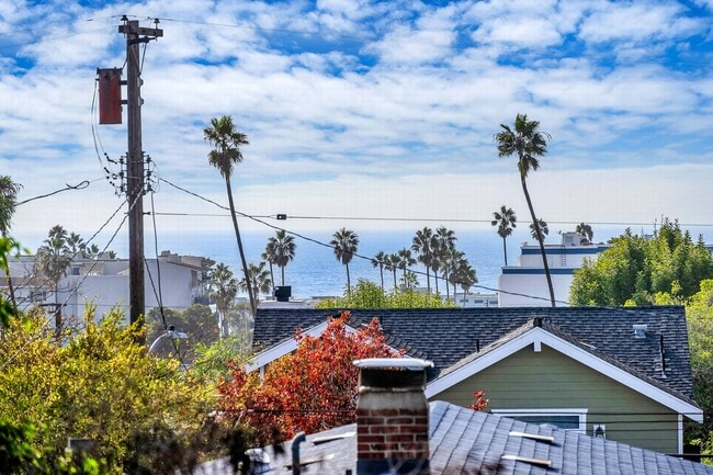 204 S Guadalupe Ave in Redondo Beach, CA - Building Photo - Building Photo