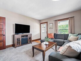 679 Washington St in Bedford, OH - Building Photo