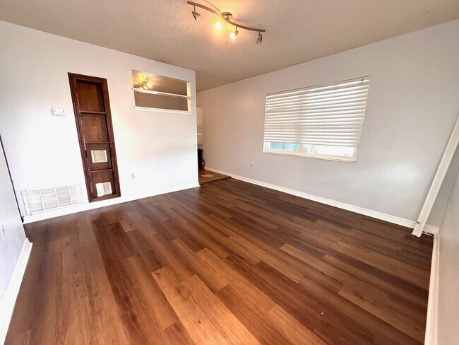 3310 New England St in Sarasota, FL - Building Photo - Building Photo