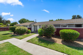 Alder Heights Apartment Homes in Fresno, CA - Building Photo - Building Photo