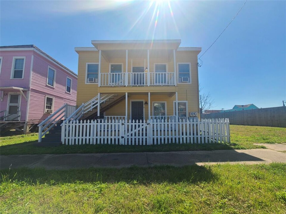 4011 Avenue H in Galveston, TX - Building Photo