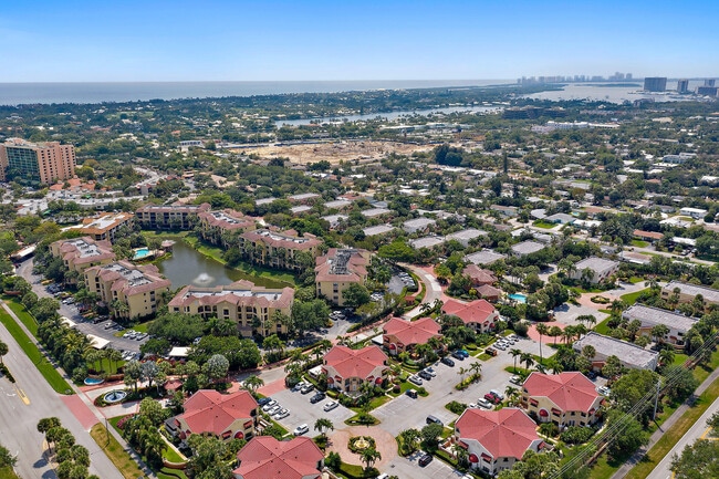 13 Uno Lago Dr in North Palm Beach, FL - Building Photo - Building Photo