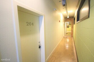 710 S Medina St in San Antonio, TX - Building Photo - Building Photo