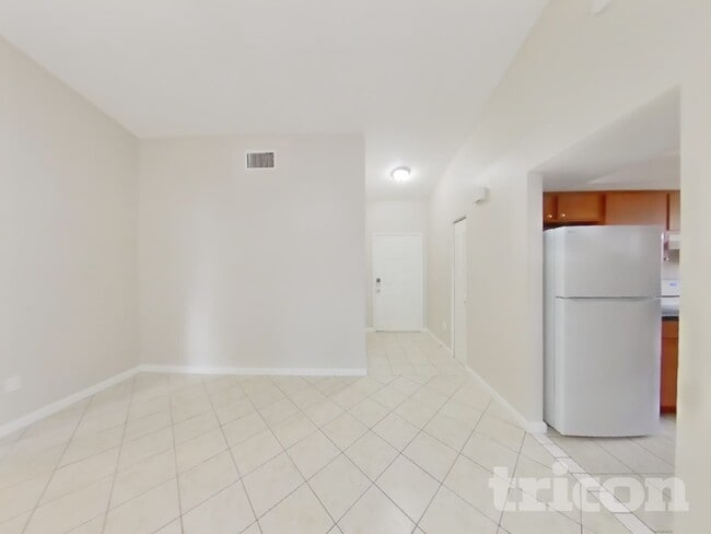 711 Climate Dr in Brandon, FL - Foto de edificio - Building Photo