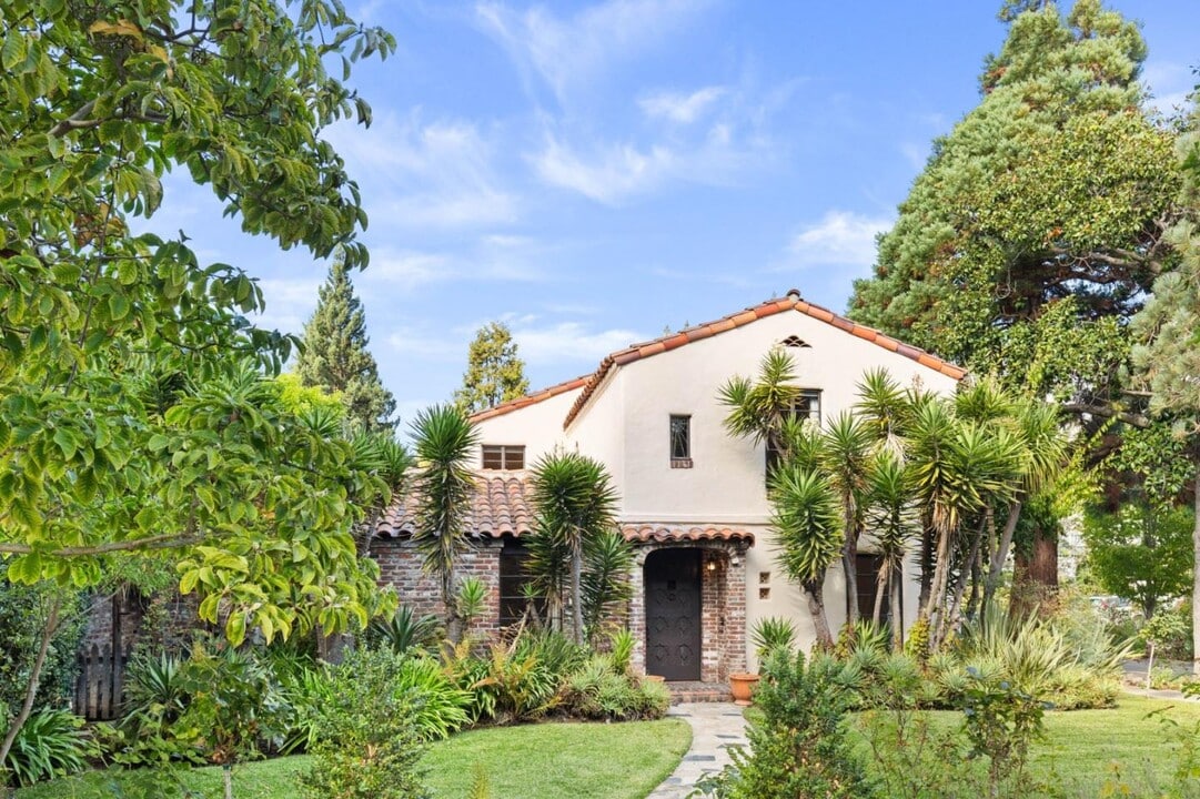 1111 Hamilton Ave in Palo Alto, CA - Building Photo
