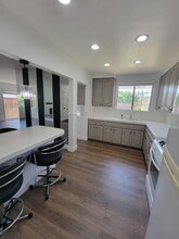 6732 E Los Arcos St in Long Beach, CA - Building Photo - Building Photo