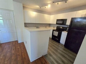 4320 NW 107th Ave, Unit 307-1 in Doral, FL - Foto de edificio - Building Photo
