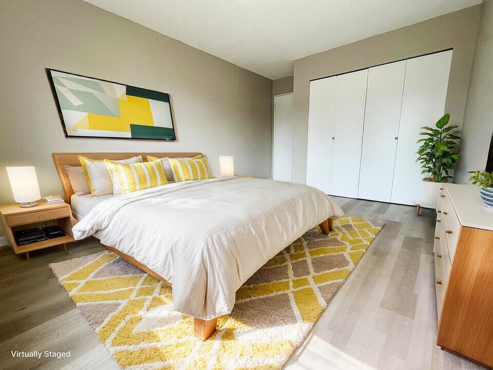 Ashley Court in Surrey, BC - Building Photo