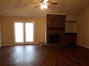 421 Kirkwood Dr in Lewisville, TX - Building Photo - Building Photo