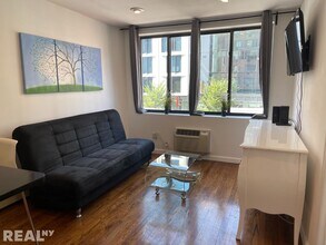 626 Tenth Avenue in New York, NY - Building Photo - Building Photo