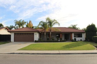 6509 Kearsarge Way in Bakersfield, CA - Building Photo
