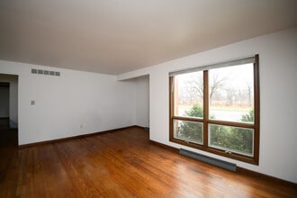 2403 W 63rd Ave, Unit 1 E in Merrillville, IN - Foto de edificio - Building Photo