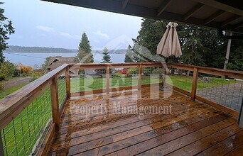 8876 Utah St NE in Bremerton, WA - Building Photo - Building Photo