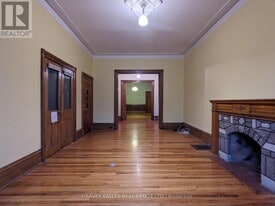 600 Huron St in Toronto, ON - Building Photo