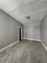 242 W Main St in Newark, OH - Building Photo - Building Photo