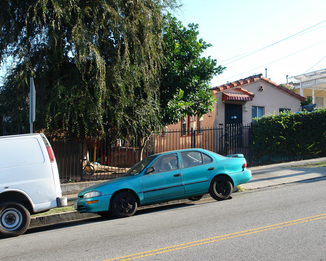 3109-3111 Bellevue Ave in Los Angeles, CA - Foto de edificio - Building Photo