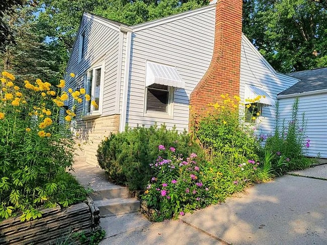 property at 3341 Quincy Ave