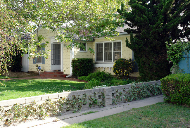 228 N Locust St in Inglewood, CA - Building Photo - Building Photo