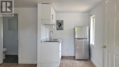280 River Rd E in Wasaga Beach, ON - Building Photo - Building Photo